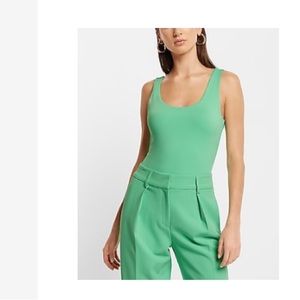 Express Body Contour High Compression Scoop Neck Bodysuit